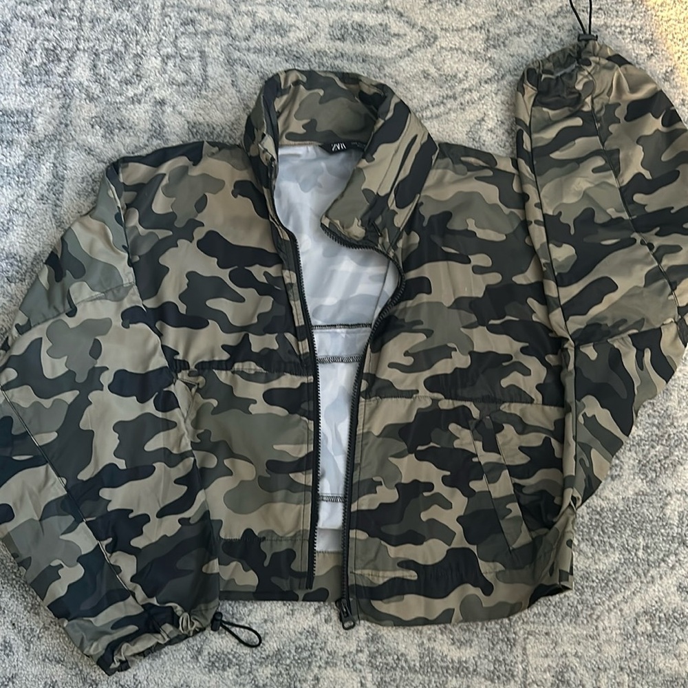 NWOT ZARA CAMO WIND BREAKER CROP JACKET HOODY RAINCOAT S